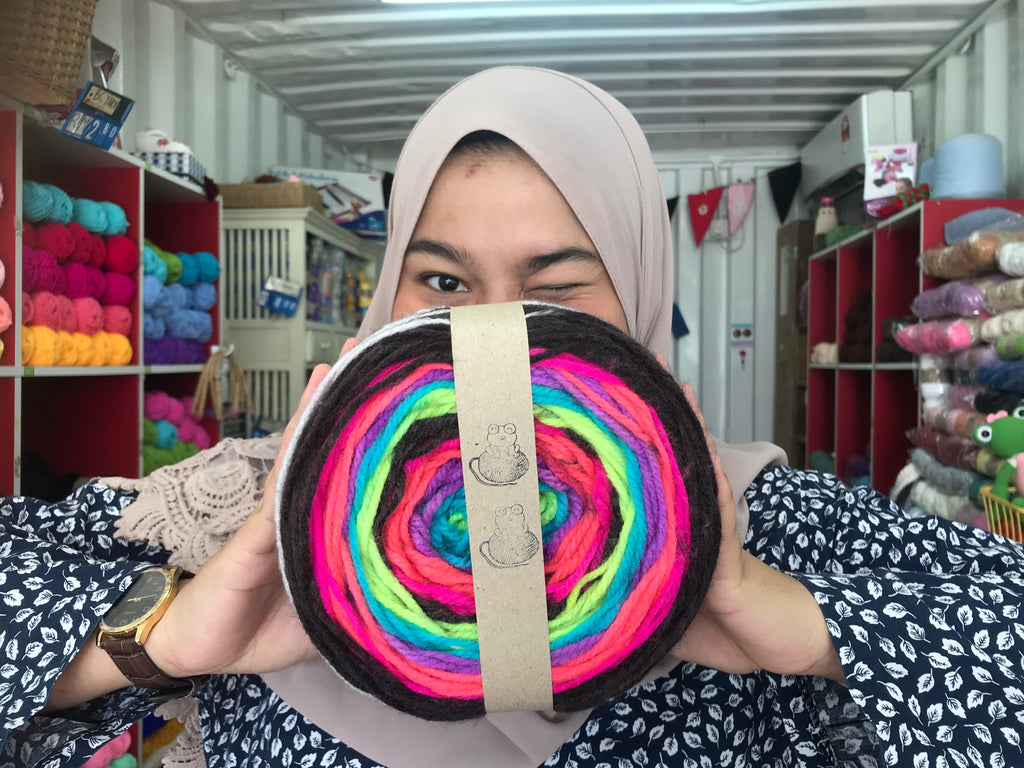 Projek Crochet menggunakan Benang kait Frogyarncake.