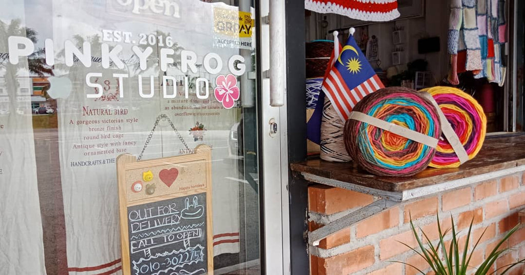 Pembayaran menggunakan QRPAY Maybank di Pinkyfrog Studio.