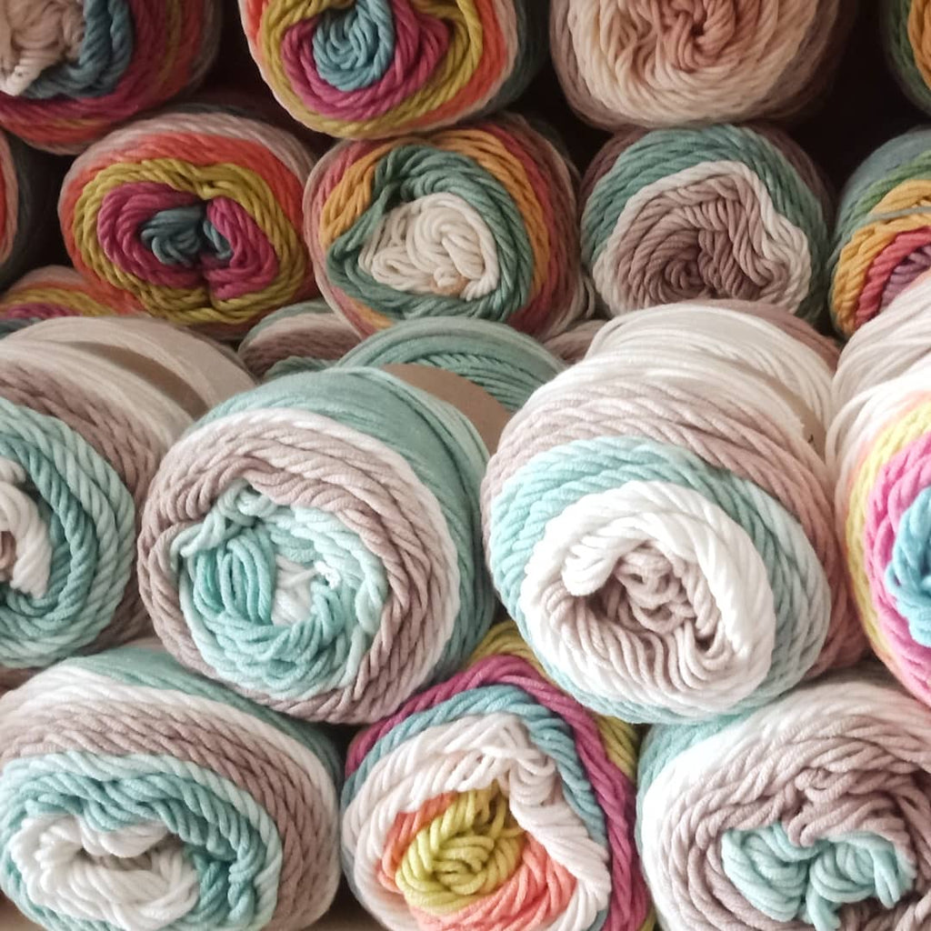 Benang kait myrainbowyarn.