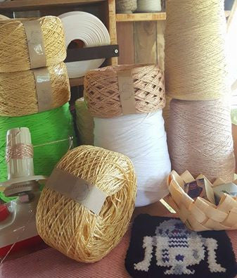 Benang mysparkleyarn untuk mengait doily.