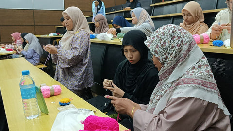 Kelas Crochet di FemFair 2024 di Universiti Sains Islam Malaysia
